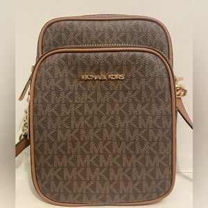 Micheal Kors Crossbody purse